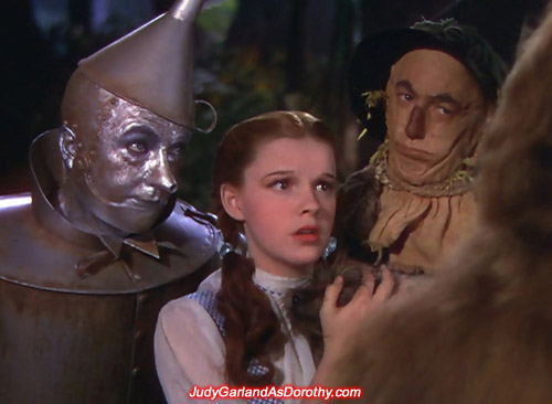 Judy Garland as Dorothy face up to the Cowardly Lion