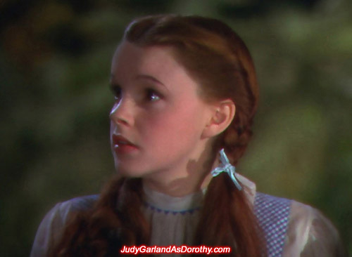 Screen icon Judy Garland as Dorothy looks on